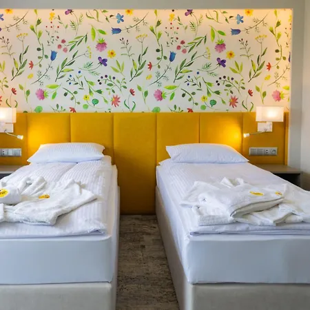 Miodowa Klinika Szálloda *